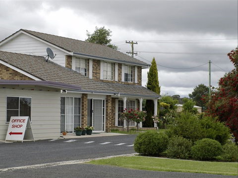 Country Road Caravan Park - Accommodation Cairns 0