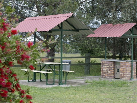 Country Road Caravan Park - Accommodation Cairns 1