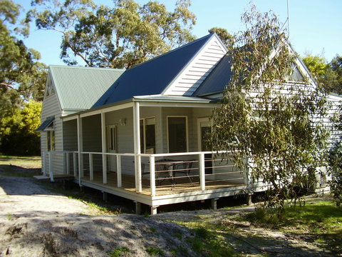 Hooked Inn Cottages - Accommodation Cairns 0