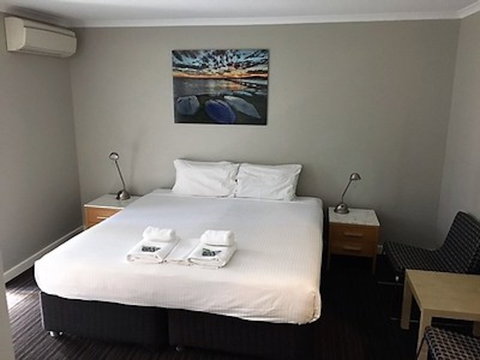 The Premier Hotel - Accommodation Cairns 2
