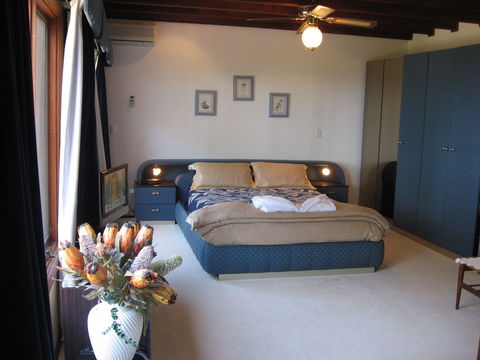 Chalet Swisse Spa Retreat - Accommodation Cairns 2