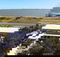 Coorong Aurora - Breathtaking Waterfront Escape - Accommodation Cairns