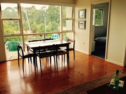 Cosy Seaside Cottage - Accommodation Cairns 2