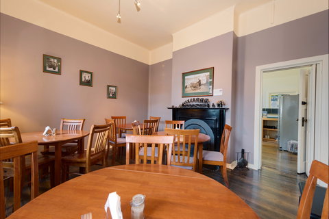 Edinburgh Gallery Bed & Breakfast - Accommodation Cairns 2