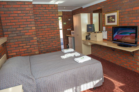 Golden Country Motel And Caravan Park - Accommodation Cairns 1