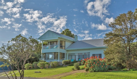 King Of North Bay - Accommodation Cairns 0