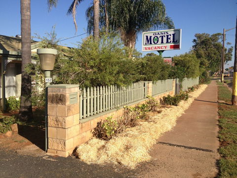 Oasis Motel - Accommodation Cairns 0
