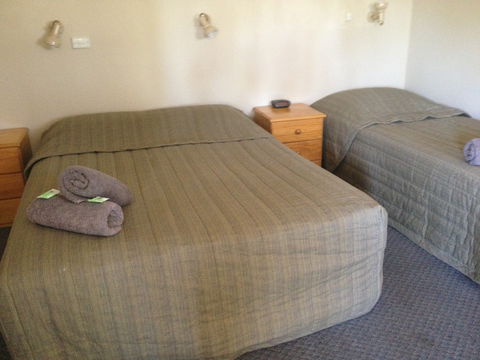 Oasis Motel - Accommodation Cairns 2