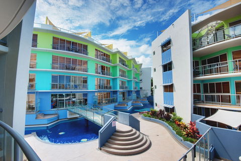 Rolling Surf Resort - Accommodation Cairns 1