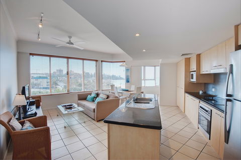 Rolling Surf Resort - Accommodation Cairns 2