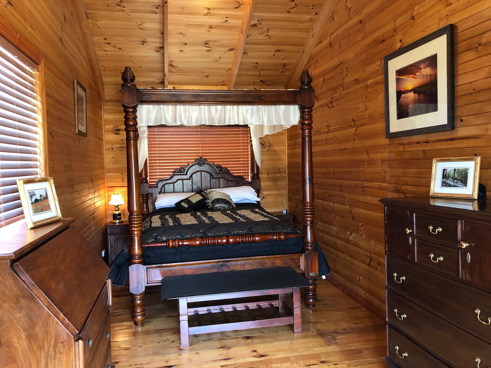 Royal George TAS Accommodation Cairns