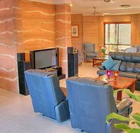 Gladstone Earth and Sea - Accommodation Cairns