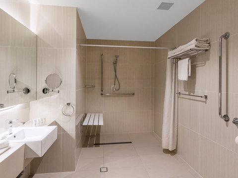 Best Western Plus Hotel Diana - Accommodation Cairns 2