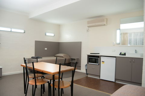 Bishop's Lodge - Accommodation Cairns 0