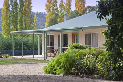 Brookfield Guesthouse - Accommodation Cairns 0