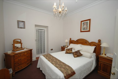 Clare Valley Heritage Retreat - Wishing Well Cottage - Accommodation Cairns 1