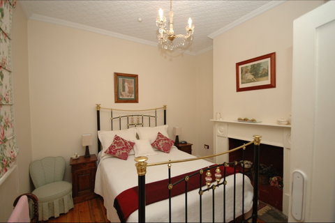 Clare Valley Heritage Retreat - Wishing Well Cottage - Accommodation Cairns 2