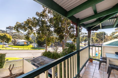 Dlux + Escape @ Lorne - Accommodation Cairns 2