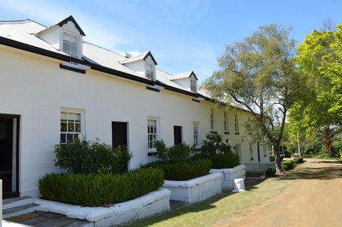 Lythgo's Row Colonial Cottages - Accommodation Cairns 1