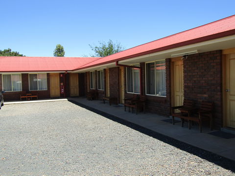 Manilla Motel - Accommodation Cairns 0