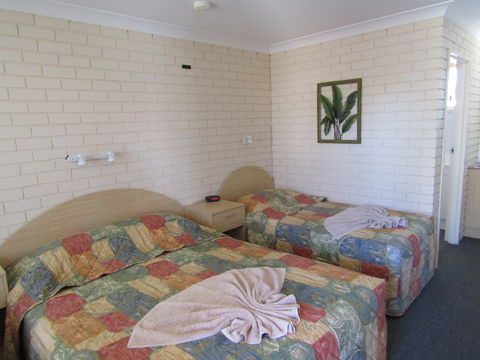 Manilla Motel - Accommodation Cairns 1