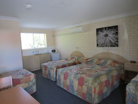 Manilla Motel - Accommodation Cairns 2