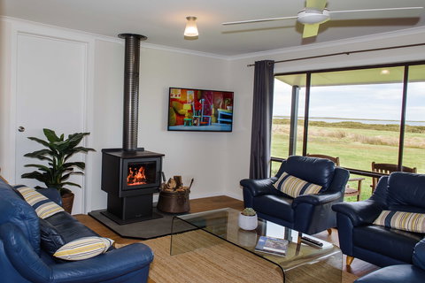 Port Albert Waterview Retreat - Accommodation Cairns 2