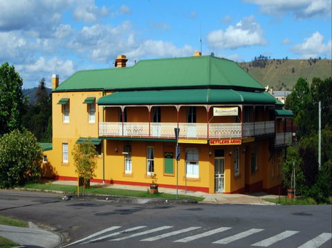 Settlers Arms Hotel - Accommodation Cairns 0