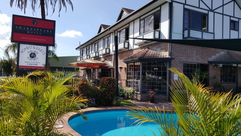 Shakespeare Motel - Accommodation Cairns 0