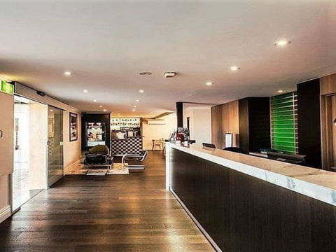 The Waverley International Hotel - Accommodation Cairns 0