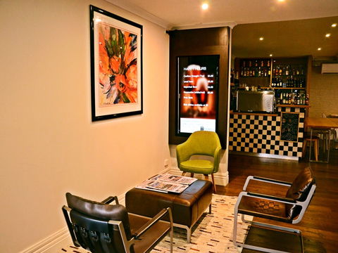 The Waverley International Hotel - Accommodation Cairns 1