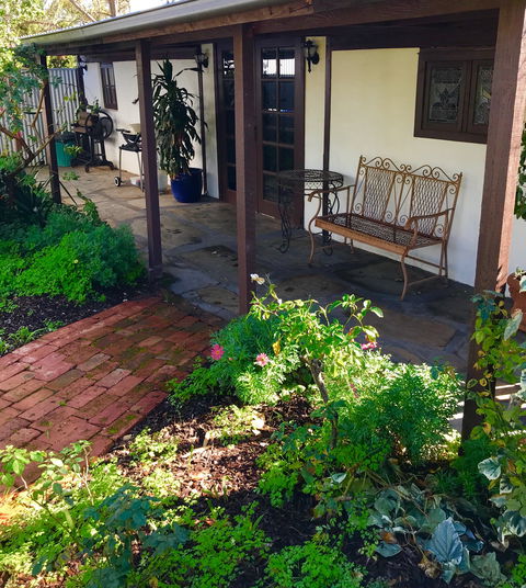 3 Divas Accommodation - The Moscato Cottage - Accommodation Cairns 0