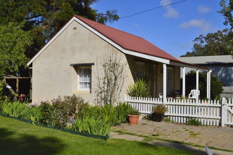 Almond Tree Cottage - Accommodation Cairns 0