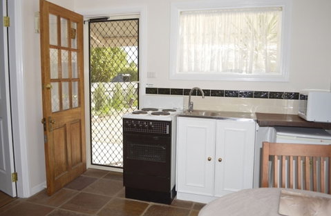 Almond Tree Cottage - Accommodation Cairns 2