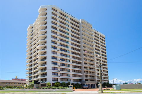 Breakers North - Absolute Beach Front Holiday Apartments - Accommodation Cairns 1