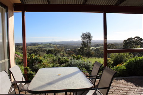 Clare View Accommodation - Clare View Cottage - Accommodation Cairns 0