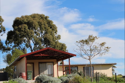 Clare View Accommodation - Clare View Cottage - Accommodation Cairns 1