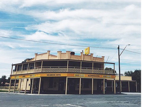 Holbrook Hotel - Accommodation Cairns 0