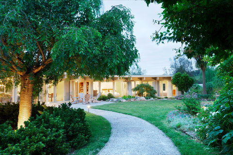 Lonsdale Park On The Yarra - Accommodation Cairns 0