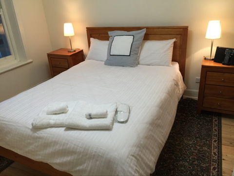 MacDonnell House, Naracoorte - Accommodation Cairns 2