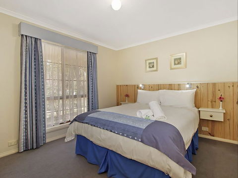 Oak Cottage - Tudor Village - Accommodation Cairns 0