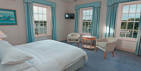 Oscars Waterfront Boutique Hotel - Accommodation Cairns 1