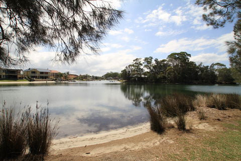 Ray Of Sunshine-Waterfront Reserve - Accommodation Cairns 1