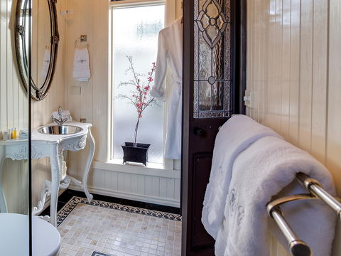 Silverleaf Cottage - Accommodation Cairns 2