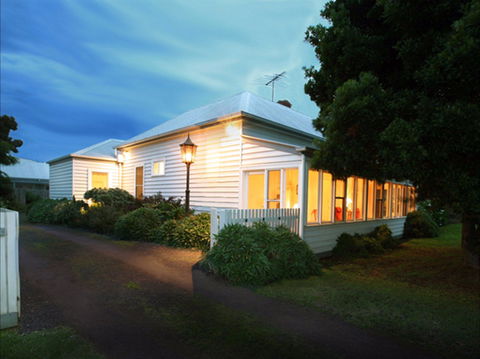The Lonsdale Palms - Accommodation Cairns 0