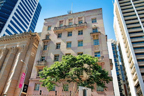 ULTIQA Rothbury Hotel - Accommodation Cairns 0