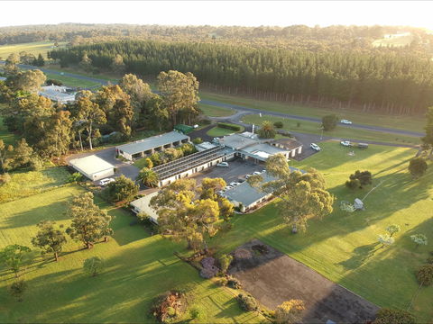 William MacIntosh Motor Lodge - Accommodation Cairns 0