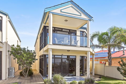 63 Franklin Parade - Accommodation Cairns 1
