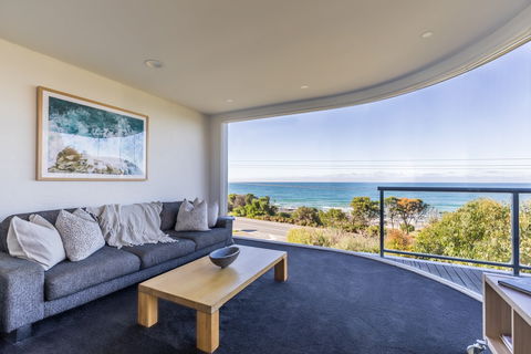 Dlux + Escape @ 83 Great Ocean Road Apartments Lorne - Accommodation Cairns 0