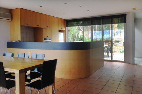 Dlux + Escape @ 83 Great Ocean Road Apartments Lorne - Accommodation Cairns 1